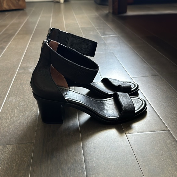 Frye Black Leather Strappy Heeled Brielle Sandal - Picture 5 of 5